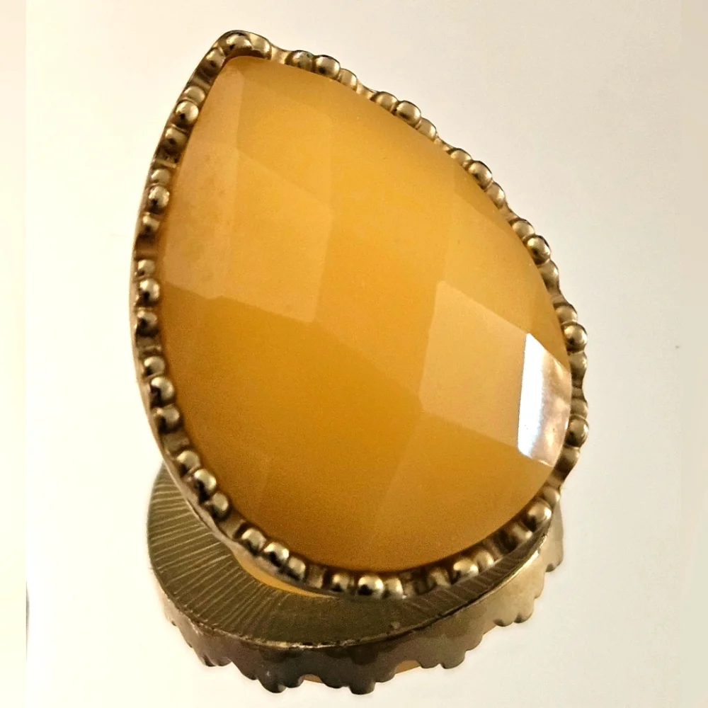 Vintage Gold Teardrop Earrings - Picture 3 of 6